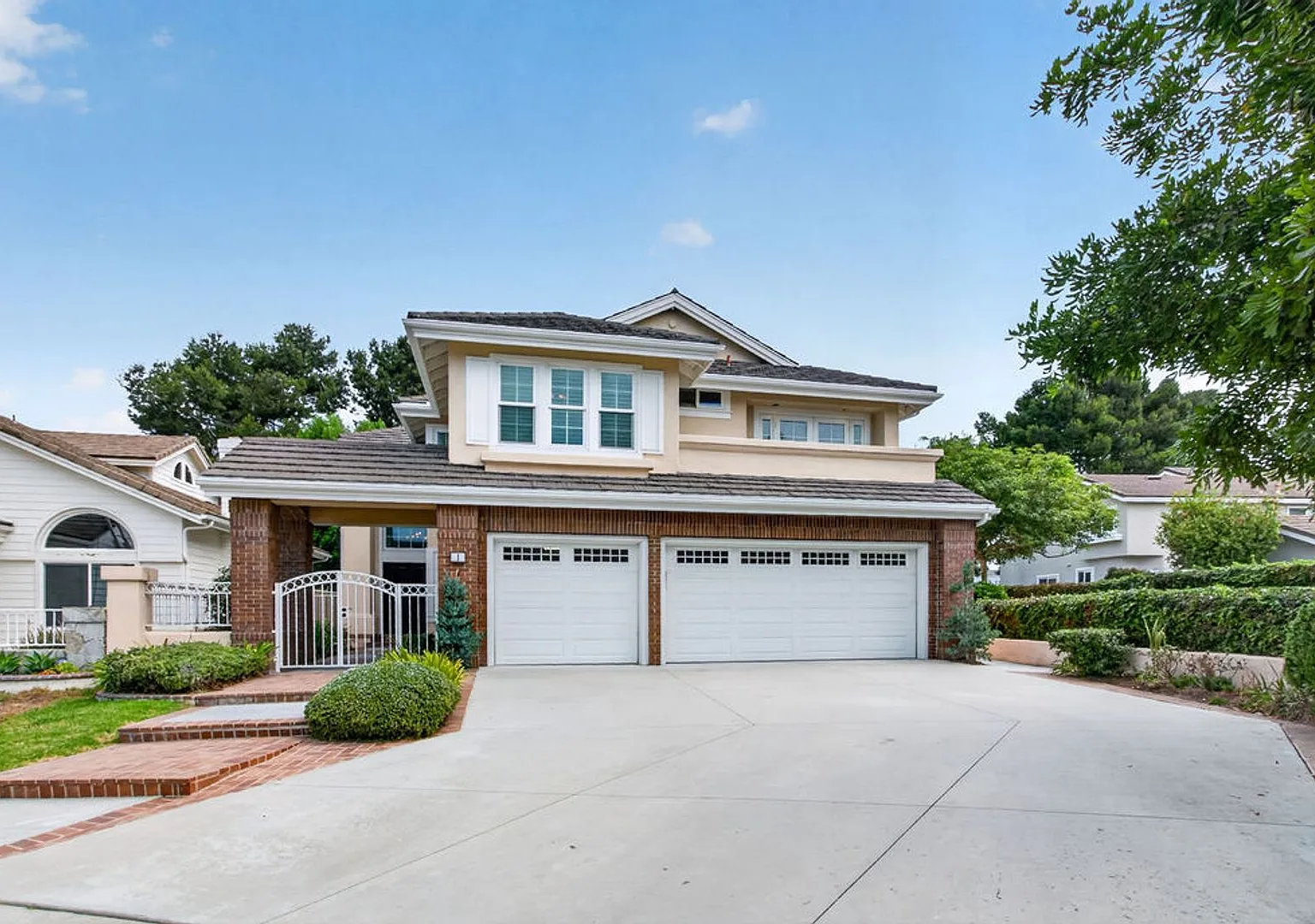 Exquisite 5-Bedroom Woodbridge Executive Estate | Modern Luxury & Resort-Style Lake Living — Photo 1