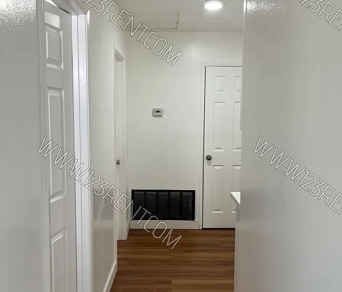 817 E Kildare St — Photo 14