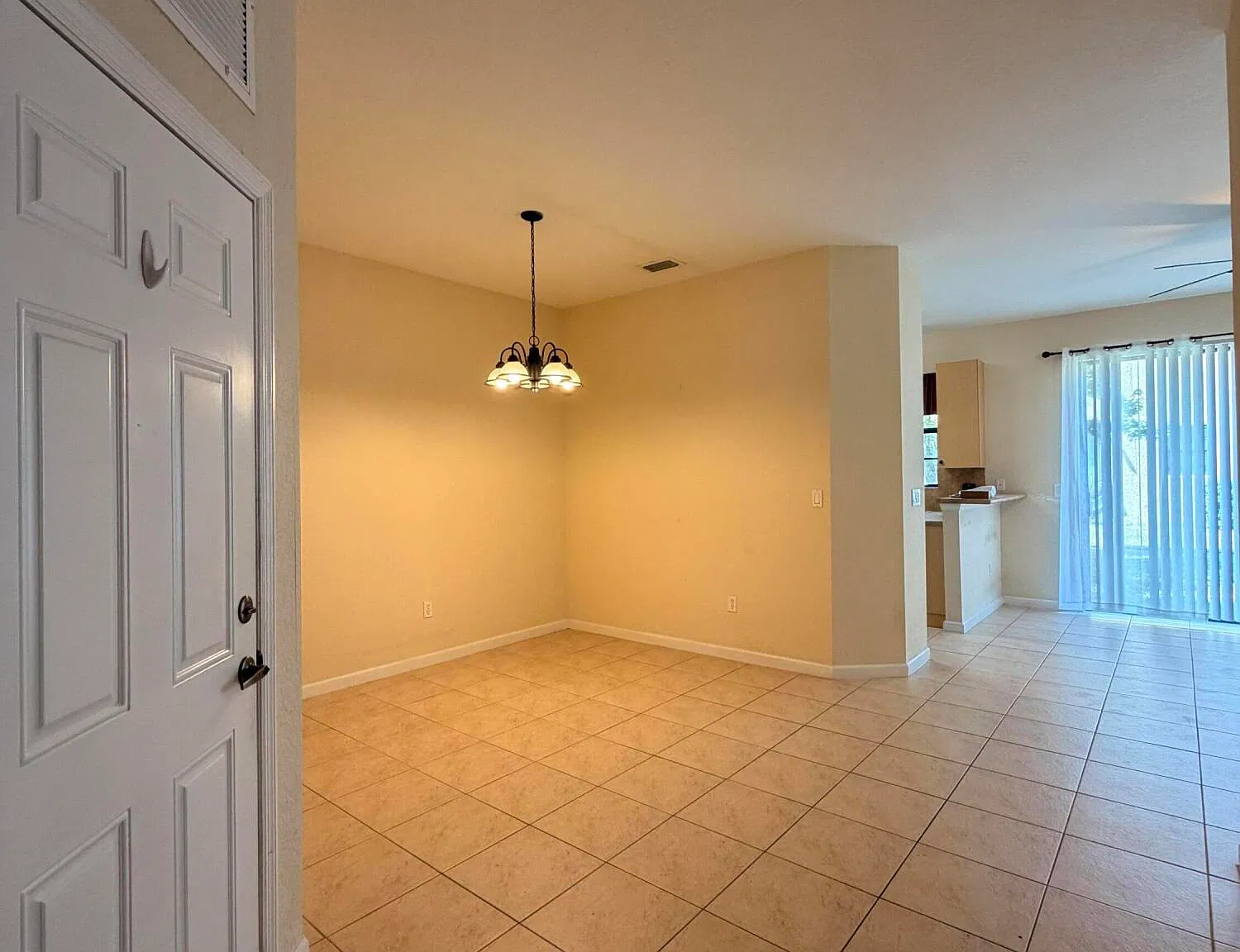 3 bed, 2.5 bath, 1565 sqft, $2,000 — Photo 3
