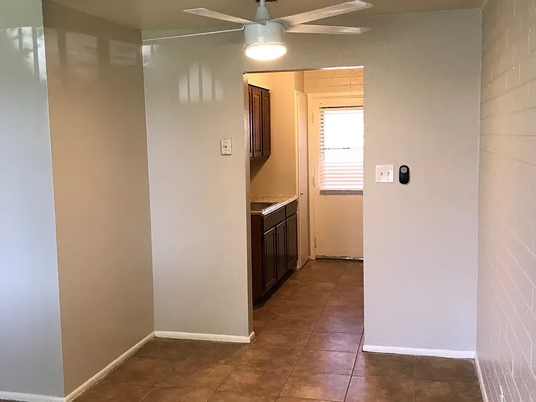 Alexsi Apartments — Photo 5