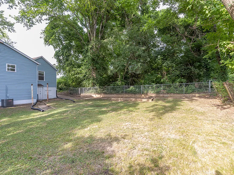 204 Walnut St — Photo 12