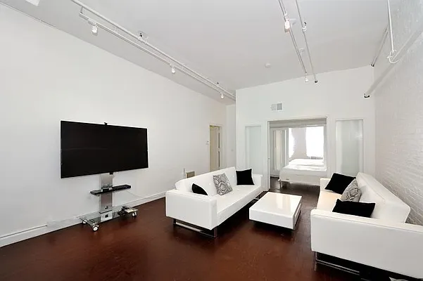 Rented by Eisenberg Exclusives | media 13