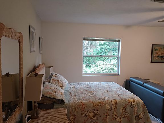 4th image of 2322 Roselawn St