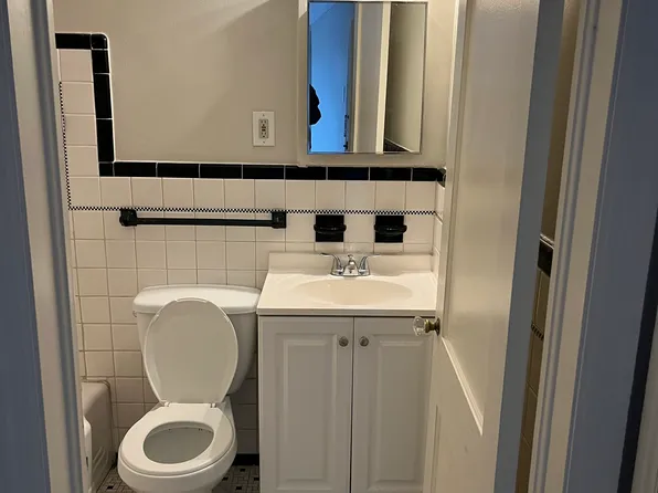 2900 Orchard Lake Rd Unit 3, Keego Harbor, MI 48320