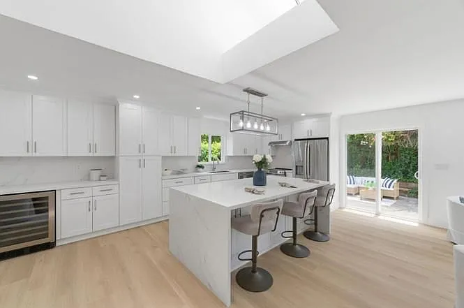 399 Castro Ct — Photo 5