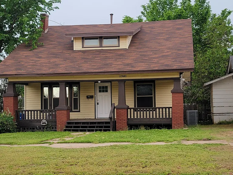 1301 W Oklahoma Ave — Photo 2