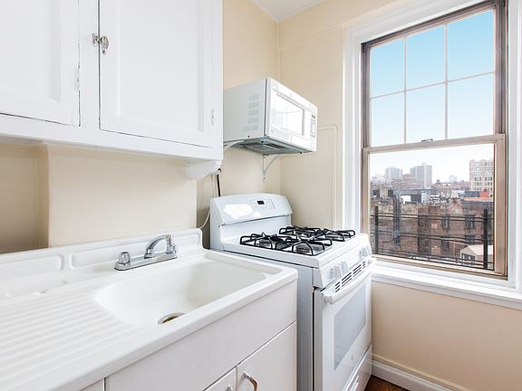 5th image of 45 Christopher St APT 8D
