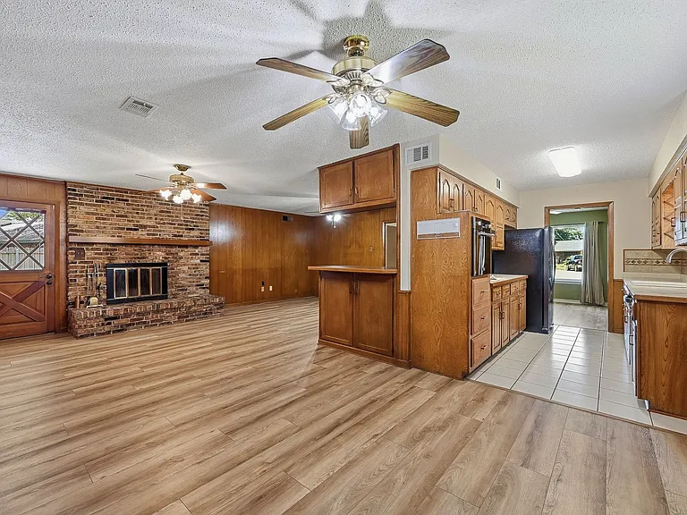 2506 Glen Ct — Photo 5