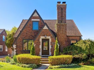 869 Rivard Blvd, Grosse Pointe, MI 48230