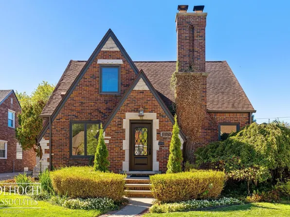 869 Rivard Blvd, Grosse Pointe, MI 48230