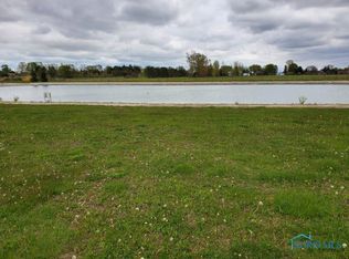 140 Pineview Dr, Oregon, OH 43616