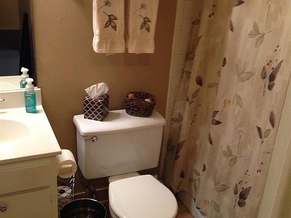 3rd image of 2843 Glenwood Ct #A