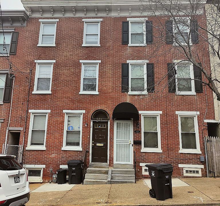 1st image of 623 W 5th St