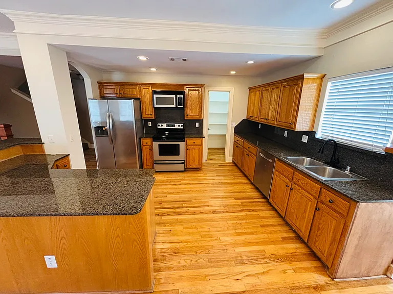 4618 Columbia Ave — Photo 6
