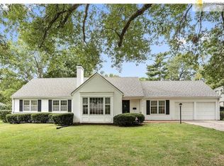 8516 Cherokee Ln, Leawood, KS 66206