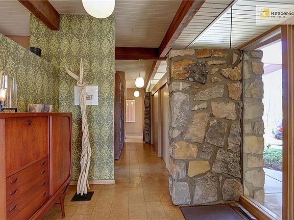 3rd image of 3909 Delmar Dr