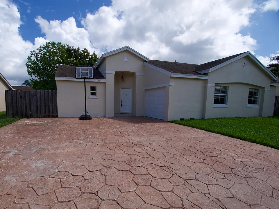9471 NW 52nd St