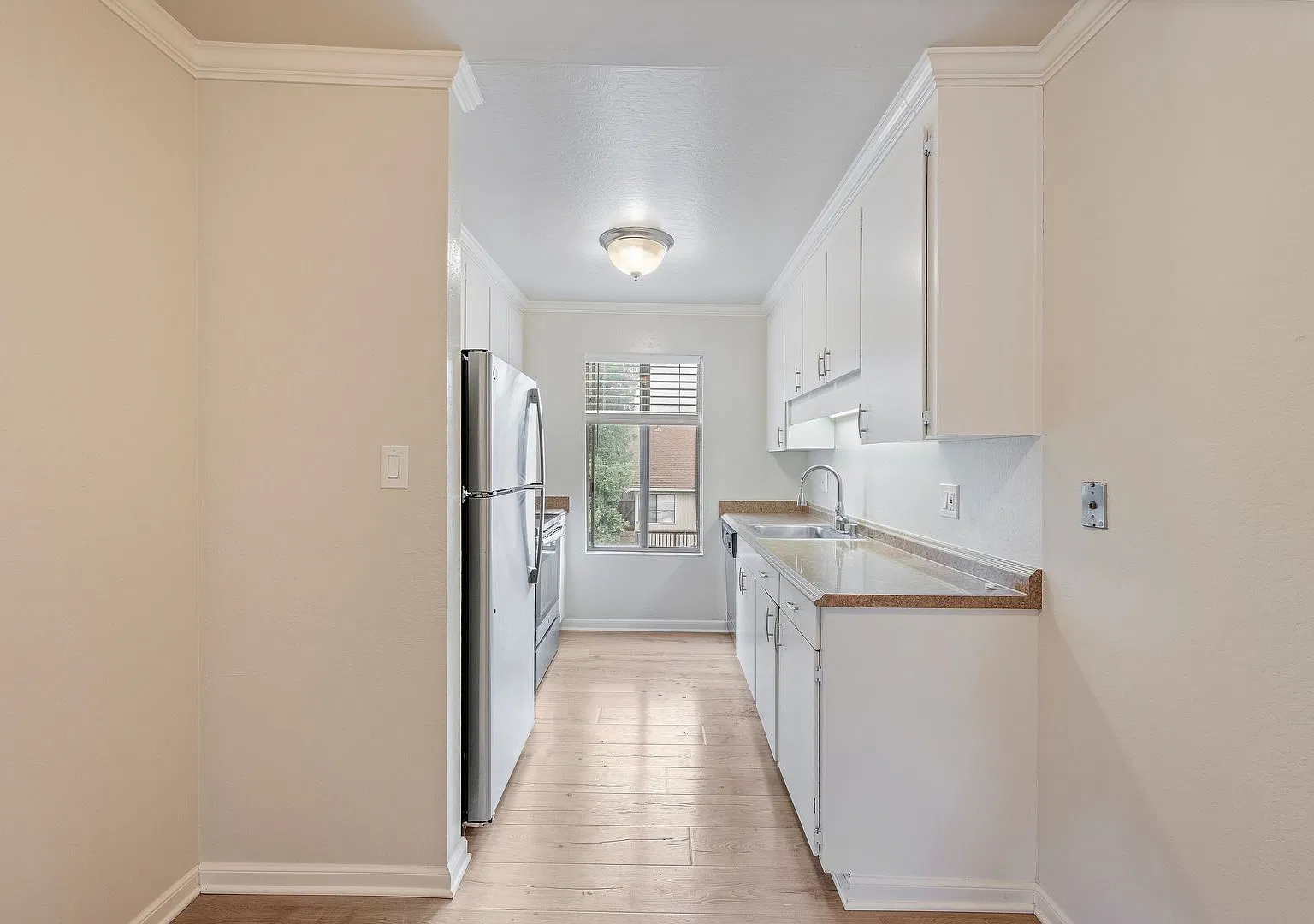 100 Devon Avenue — Photo 4