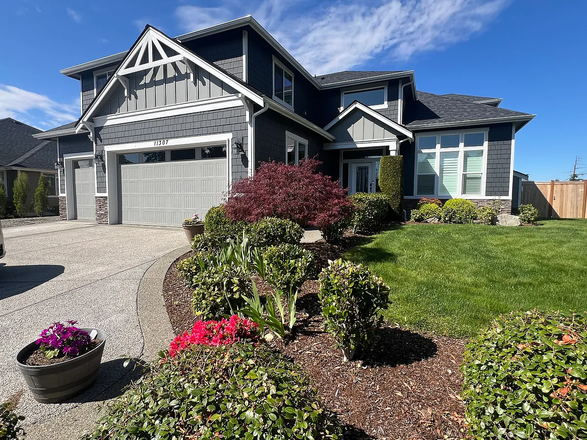great yard and flower beds - 11307 22nd Street Ct E