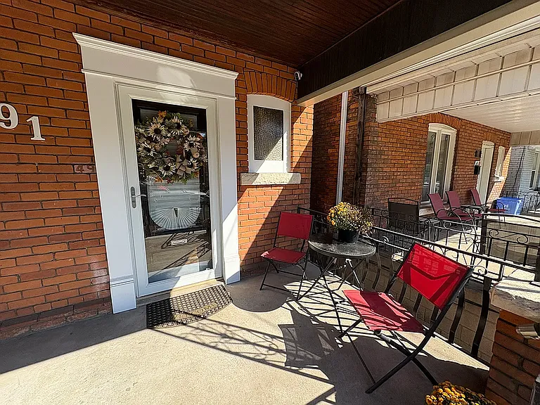 691 Wilson St — Photo 2