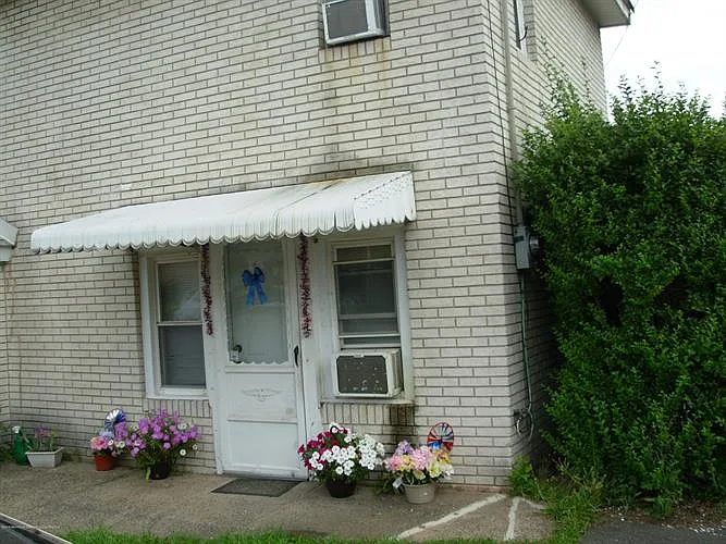 Building Photo 3