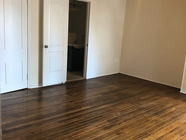 2025 Walnut St — Photo 3