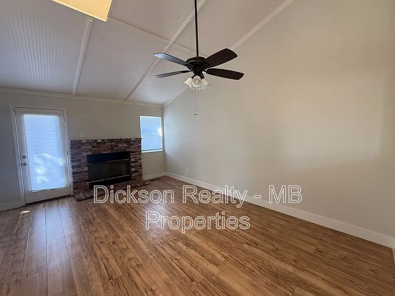 3 bed, 2.0 bath, 1678 sqft, $2,750 — Photo 4