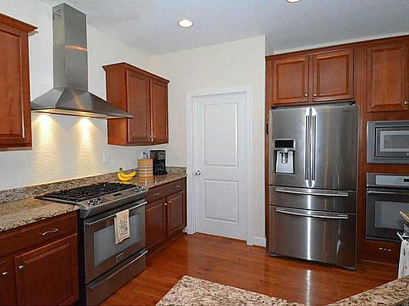 5th image of 605 Annias Way