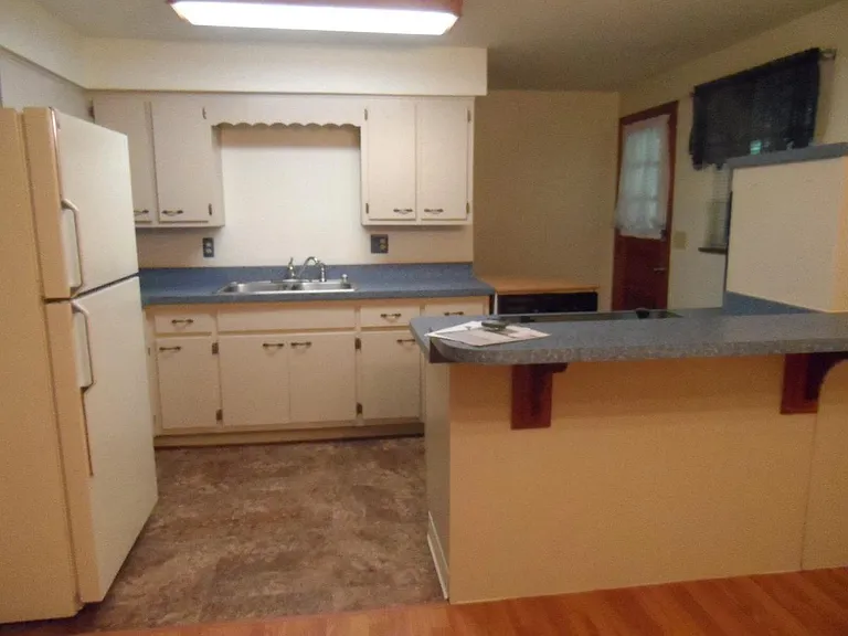 4194 Weller Dr — Photo 3