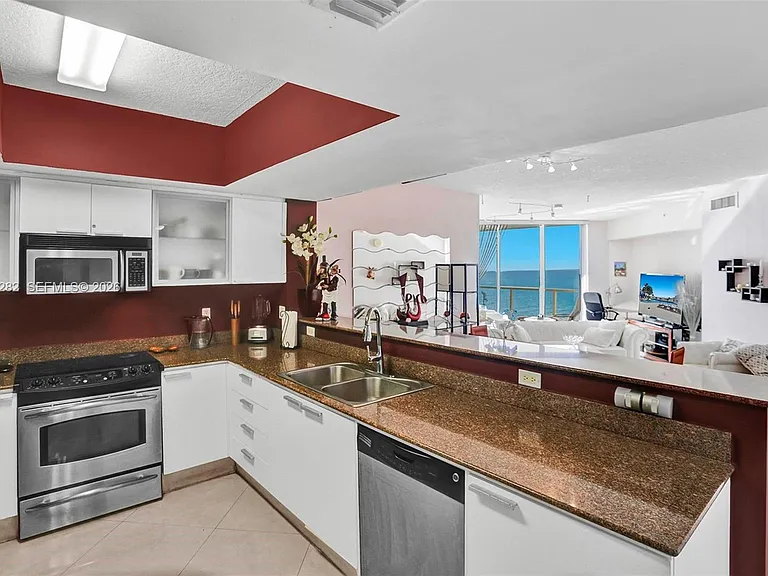 16699 Collins Ave #1410 — Photo 3