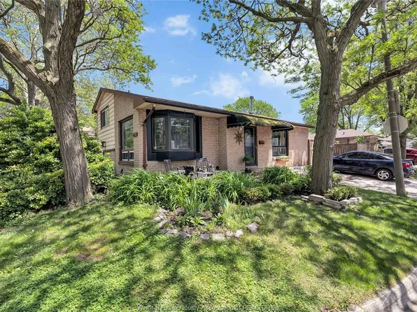 8315 Enfield Pl, Windsor, ON N8S 4M8