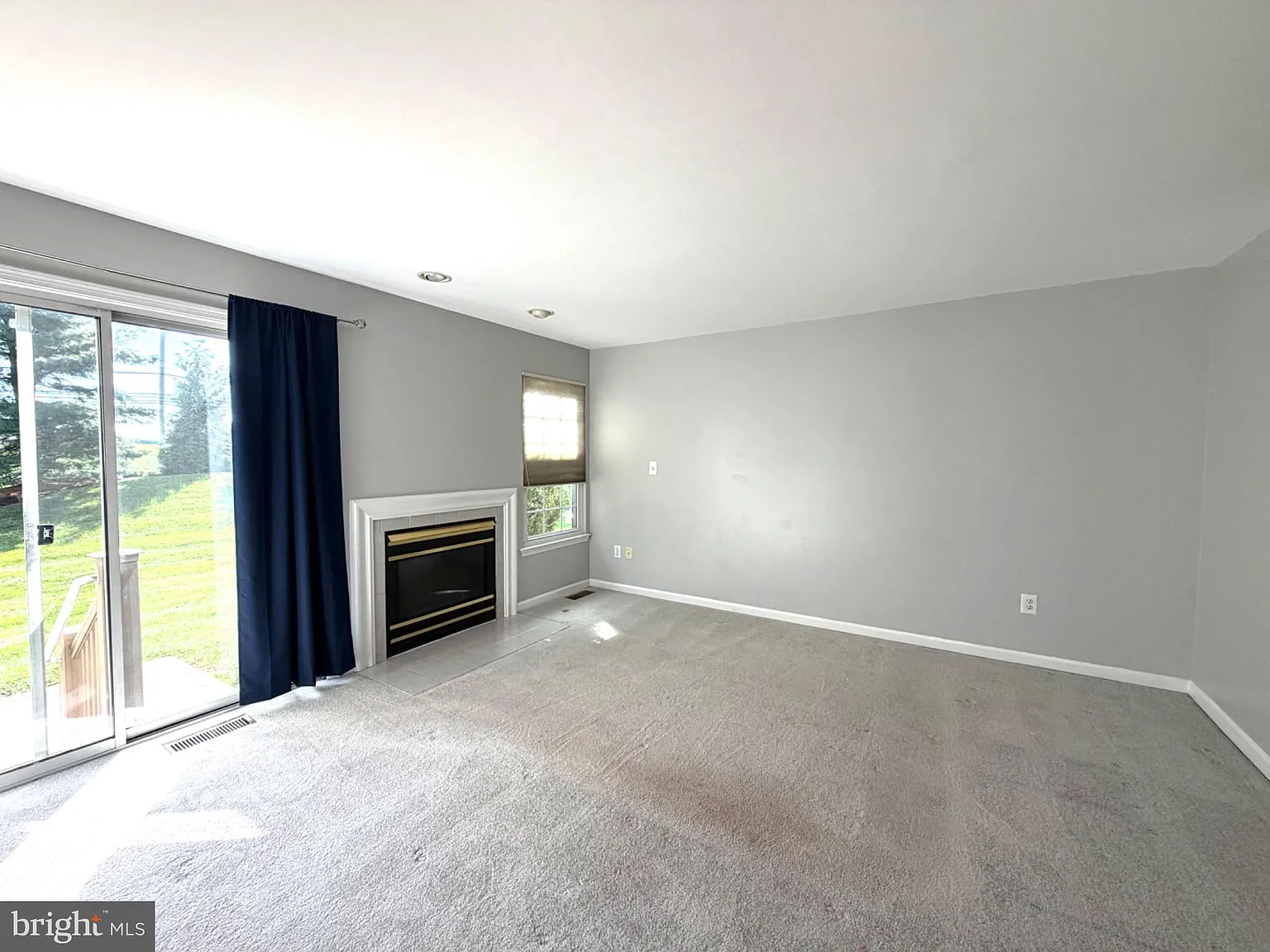 3 bed, 2.5 bath, 1996 sqft, $3,700 — Photo 3