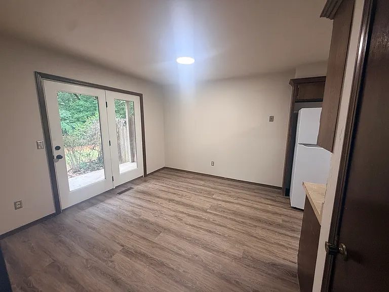 Breakfast area/ dining space