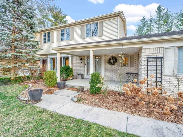 38470 Applewood St, Clinton Township, MI 48036
