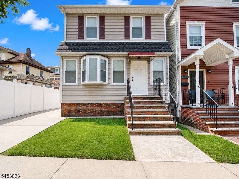 1st image of 858 Lyons Ave