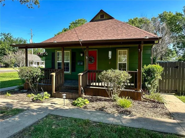 1021 A St, Oswego, KS 67356