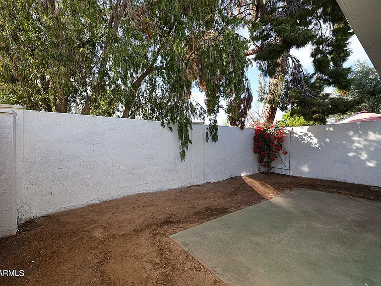 194 Laguna Dr E — Photo 5