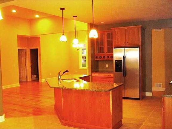 4th image of 7609 Lake Meadow Dr