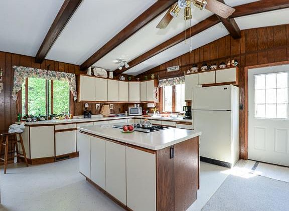 5th image of 49638 Alpine Ave N