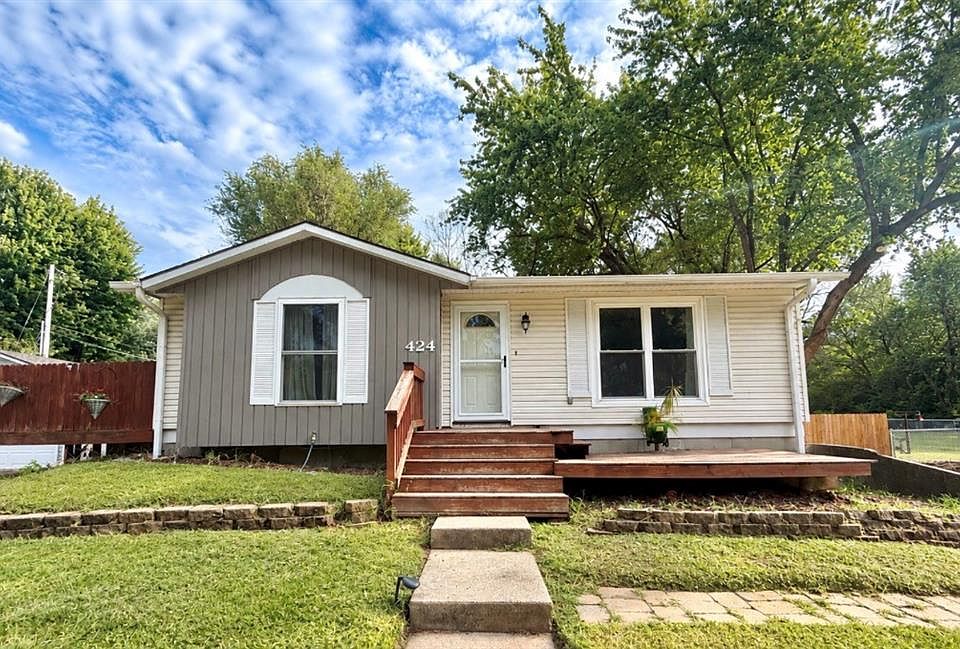 1st image of 424 Lisa Ln
