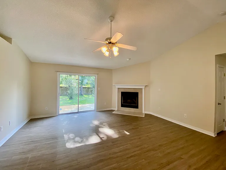 1550 Oakhill Rd — Photo 1