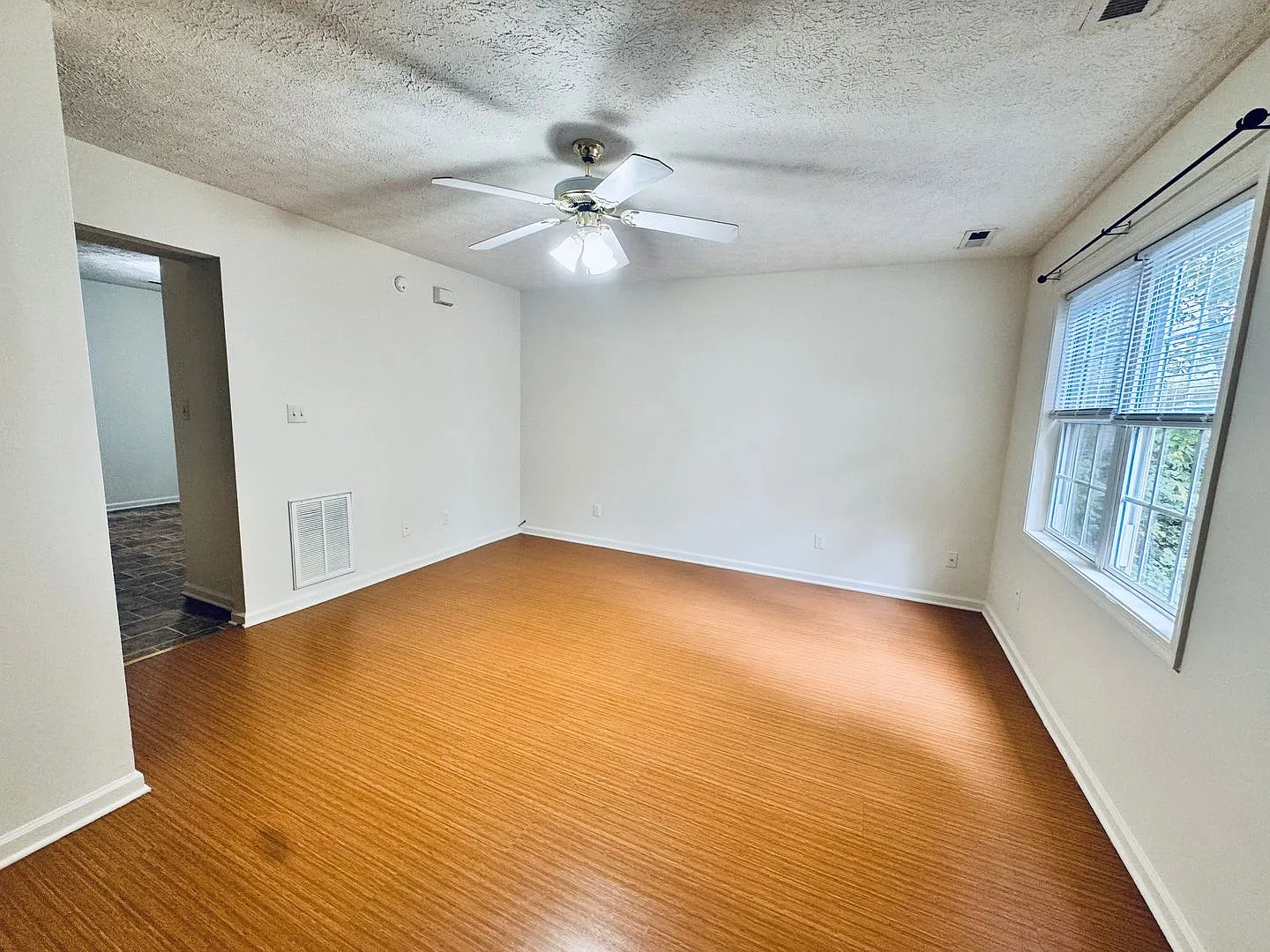 Bedford Town House — Photo 2