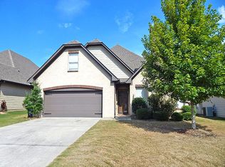 1048 Riviera Dr, Calera, AL 35040