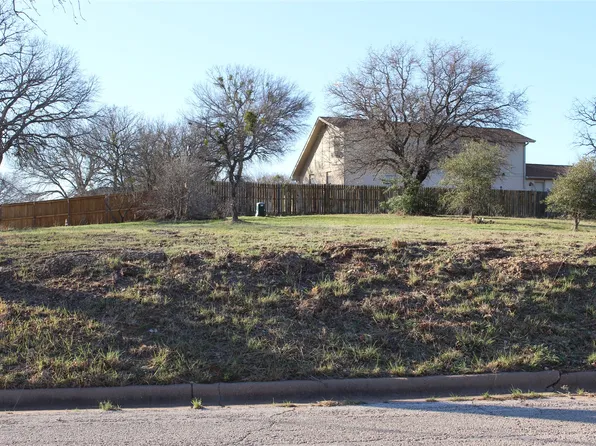 1708 Hillcrest Dr, Graham, TX 76450