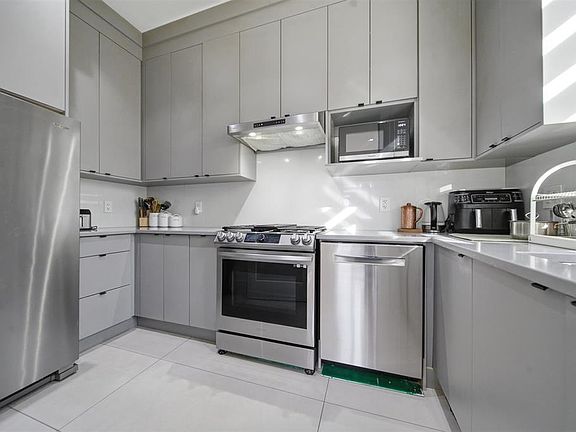 5th image of 14718 90a Ave