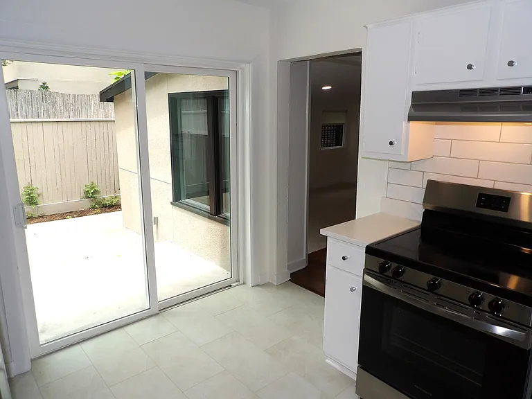 3219 Lee St — Photo 10
