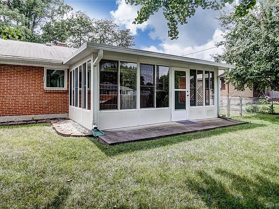 3rd image of 929 Lawnwood Ave
