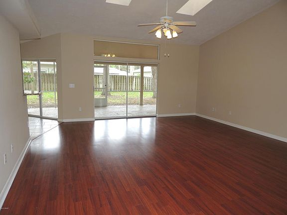 3rd image of 487 Oakland Park Blvd