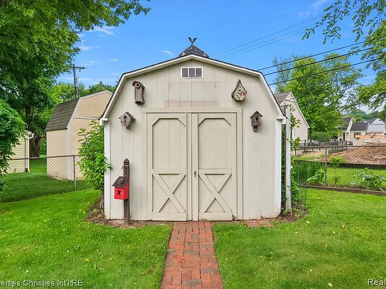 735 Novi St — Photo 38