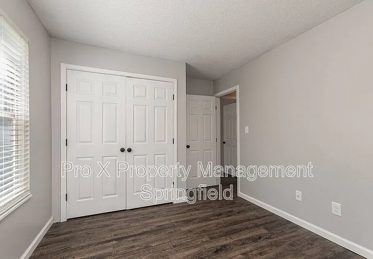 1147 E Elm St #9 — Photo 8